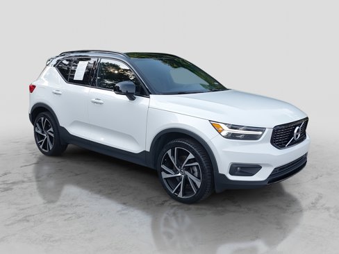 Used 2021 Volvo XC40 T4 R-Design w/ Climate Package image 3