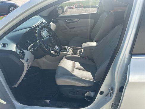 Used 2017 Nissan Rogue Sport SL w/ SL Premium Package image 7