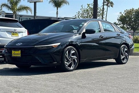 Used 2025 Hyundai Elantra Sport image 8