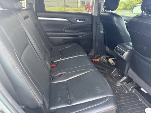 Used 2016 Toyota Highlander XLE image 19