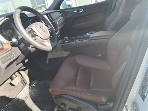 Used 2023 Volvo XC60 T8 Plus w/ Protection Package Premier image 22