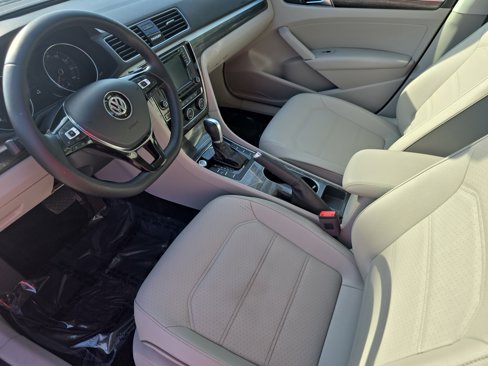 Used 2018 Volkswagen Passat 2.0T SE image 16