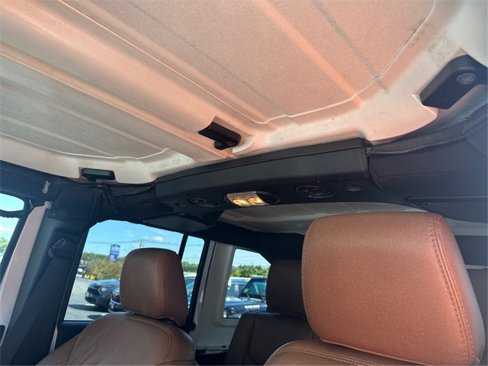 Used 2016 Jeep Wrangler Unlimited Sahara image 27