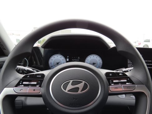 Used 2024 Hyundai Elantra SEL image 19