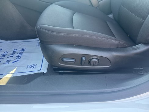 Used 2024 Chevrolet Malibu LT image 19