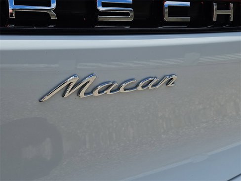 Used 2025 Porsche Macan image 13