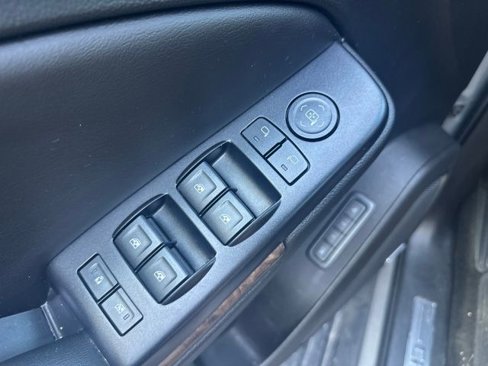 Used 2018 Chevrolet Tahoe LT image 15