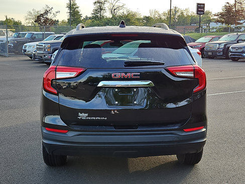Certified 2022 GMC Terrain SLE w/ Driver Convenience Package image 5