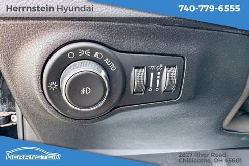 Used 2018 Jeep Compass Latitude w/ Popular Equipment Group image 17