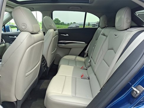 Used 2019 Cadillac XT4 Luxury w/ Cold Weather Package image 10