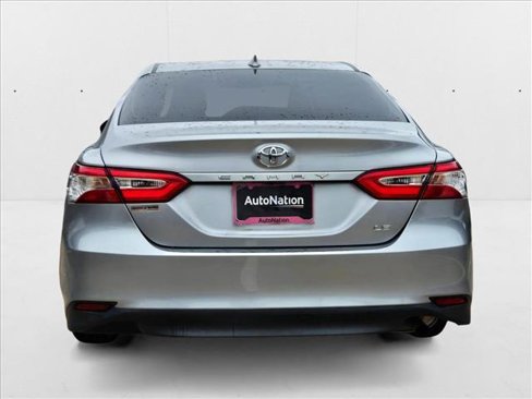 Used 2020 Toyota Camry LE image 6