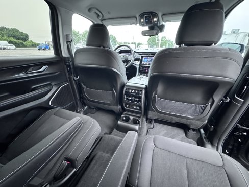 Used 2022 Jeep Grand Cherokee L Laredo w/ Luxury Tech Group I image 17