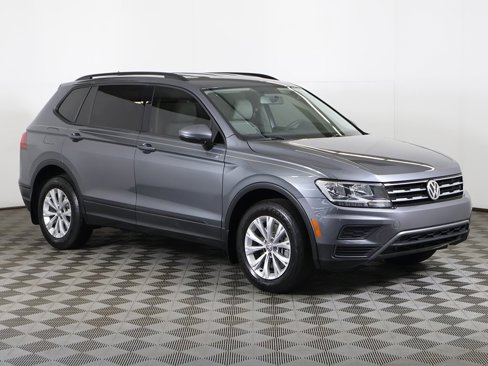Used 2020 Volkswagen Tiguan S image 2