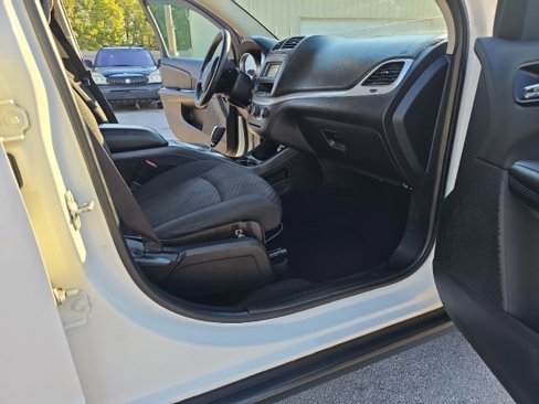 Used 2014 Dodge Journey SXT w/ Flexible Seating Group image 35