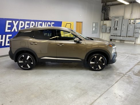 Used 2025 Nissan Kicks SR image 8