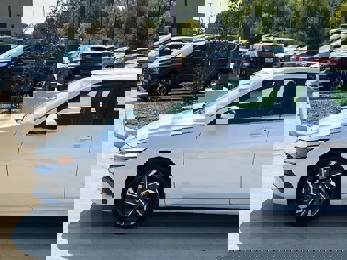 Certified 2025 Hyundai Elantra SEL image 7