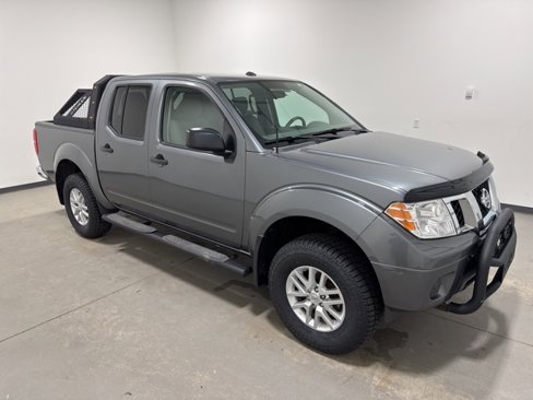 Used 2018 Nissan Frontier SV image 3