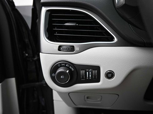 Used 2022 Jeep Cherokee Limited w/ Mopar Interior Package image 10