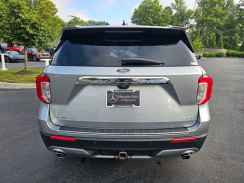 Used 2021 Ford Explorer Limited w/ Equipment Group 301A image 9