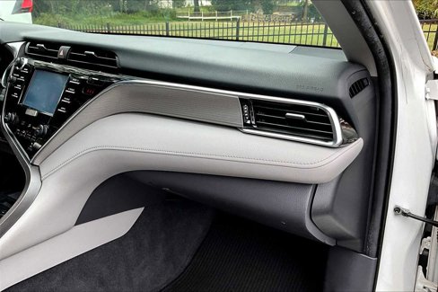 Certified 2018 Toyota Camry SE image 16