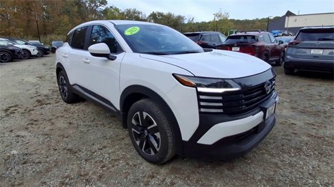 Used 2025 Nissan Kicks SV image 2
