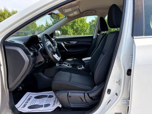 Used 2018 Nissan Rogue S image 12