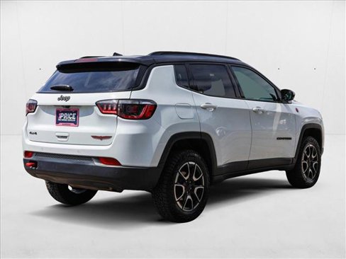 Used 2024 Jeep Compass Trailhawk image 5