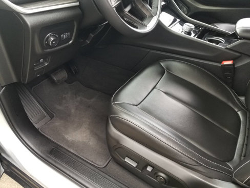 Certified 2023 Jeep Grand Cherokee Limited w/ Black Appearance Package image 9