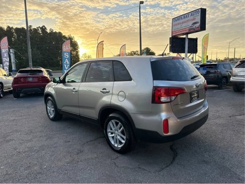 Used 2014 Kia Sorento LX image 7