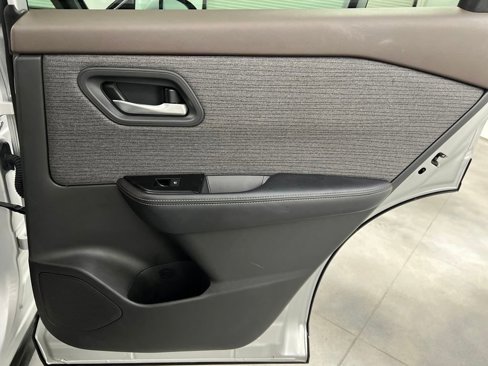 Used 2023 Nissan Rogue SV image 19