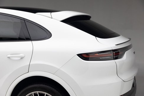 Used 2022 Porsche Cayenne Platinum Edition image 10