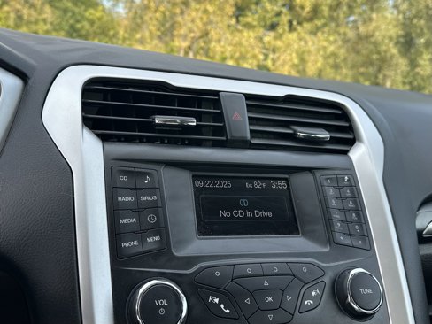 Used 2013 Ford Fusion SE image 3