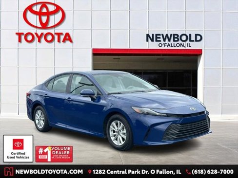 Certified 2025 Toyota Camry LE image 1