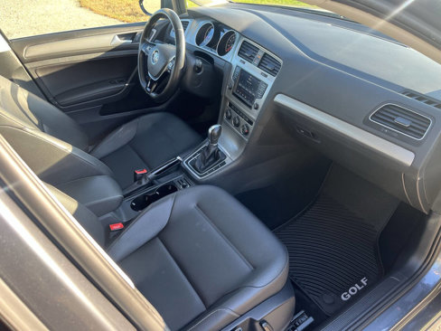 Used 2016 Volkswagen Golf Limited Edition image 29
