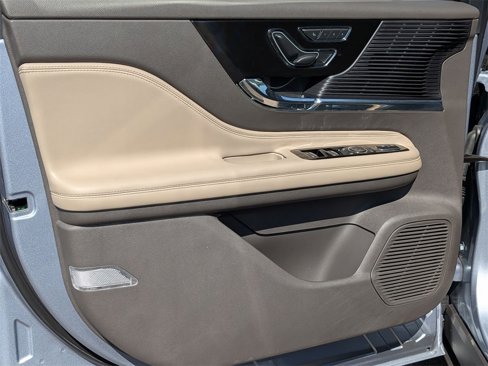 Certified 2022 Lincoln Corsair AWD w/ Equipment Group 101A image 13