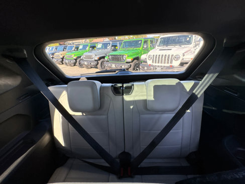 Used 2021 Volkswagen Tiguan SE R-Line w/ 3rd Row Seat Package image 37