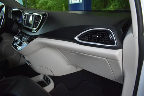 Used 2020 Chrysler Pacifica Touring-L image 23