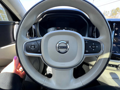 Used 2020 Volvo XC60 T5 Momentum image 19