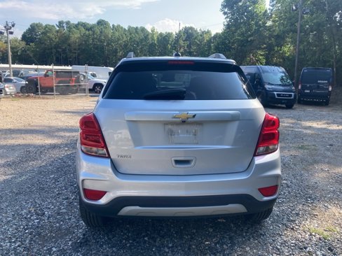 Used 2022 Chevrolet Trax LT w/ LT Convenience Package image 4