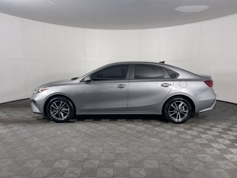 Used 2023 Kia Forte LXS image 3