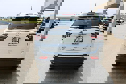 Used 2022 Jeep Compass Latitude image 8