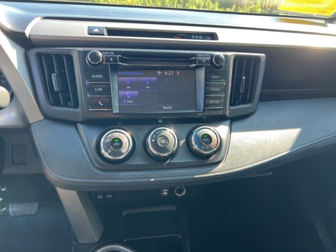 Used 2018 Toyota RAV4 LE image 16