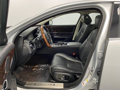 Used 2017 Jaguar XJ R-Sport image 20