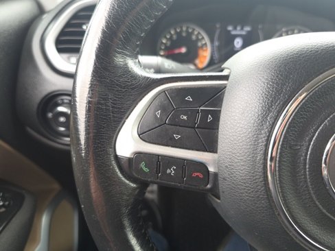 Used 2018 Jeep Renegade Latitude w/ Cold Weather Group image 16
