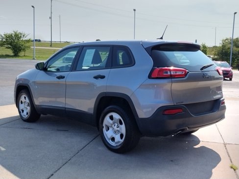 Used 2016 Jeep Cherokee Sport image 17
