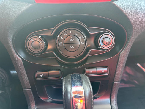 Used 2013 Ford Fiesta Titanium image 16