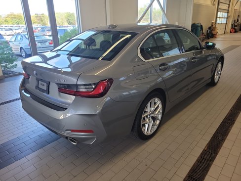 Used 2025 BMW 330i xDrive Sedan image 5