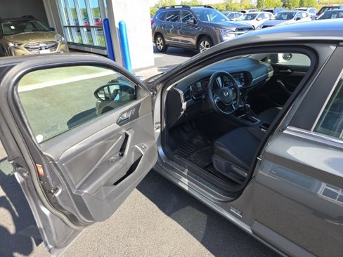 Used 2019 Volkswagen Jetta SE w/ Cold Weather Package image 11