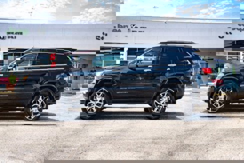 Used 2019 Jeep Grand Cherokee Overland image 2