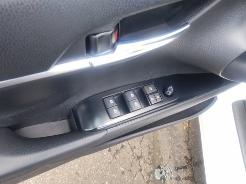 Used 2019 Toyota Camry SE image 11